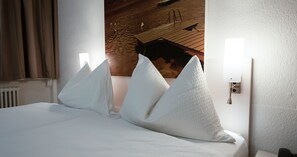In-room safe, free WiFi, bed sheets - Acquarello Swiss Quality Hotel (Lugano)