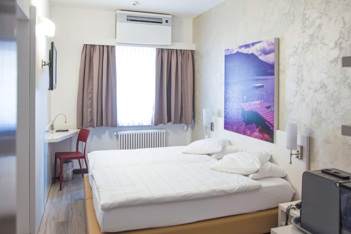 Studio, 2 Bedrooms | In-room safe, free WiFi, bed sheets