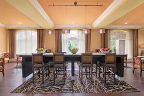 Lobby - Hampton Inn & Suites Stamford (Stamford)