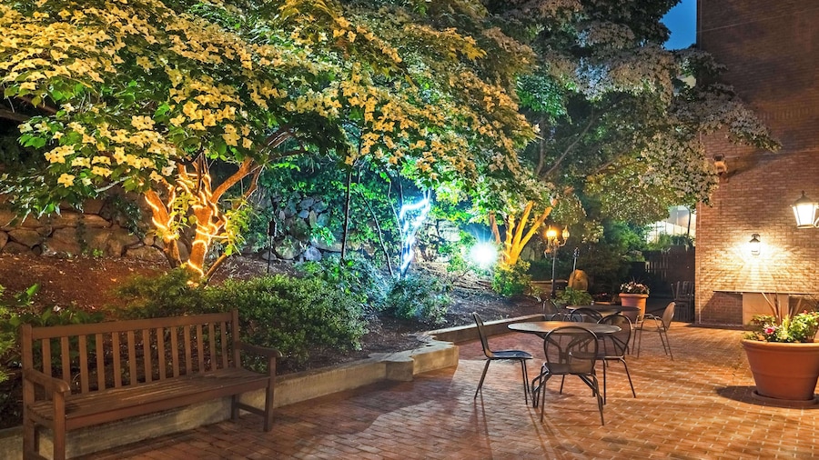 Hampton Inn & Suites Stamford