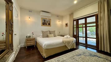 Suite | 1 bedroom, iron/ironing board, free WiFi, bed sheets