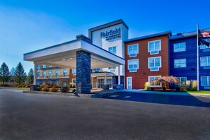 A Fairfield by Marriott hotel with a modern facade, a covered entrance, and a parking lot.