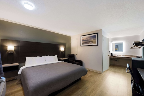 Room, 1 King Bed, Accessible, Non Smoking | Laptop workspace, blackout drapes, iron/ironing board, cribs (surcharge)