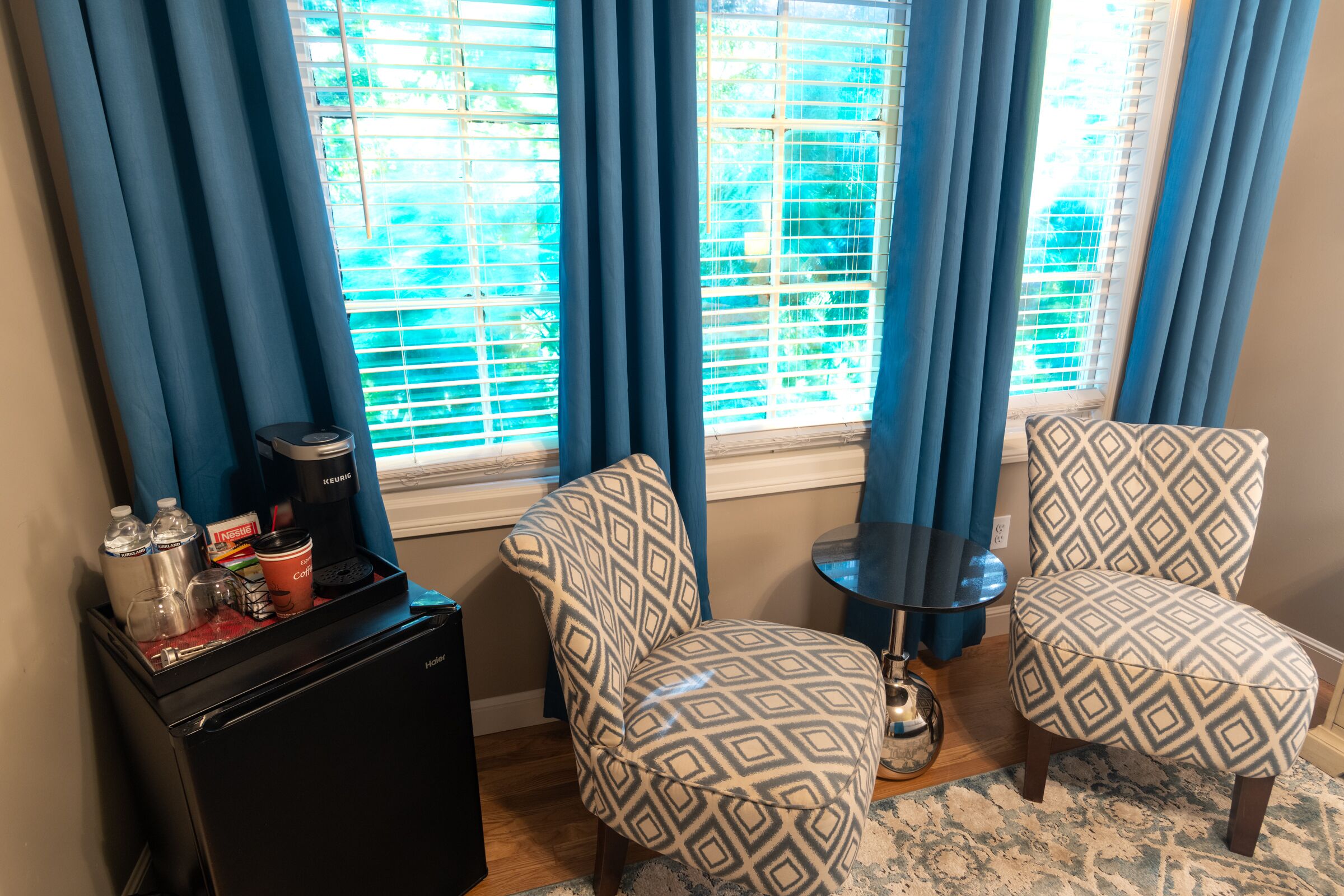 invigorate | living area | smart tv, netflix