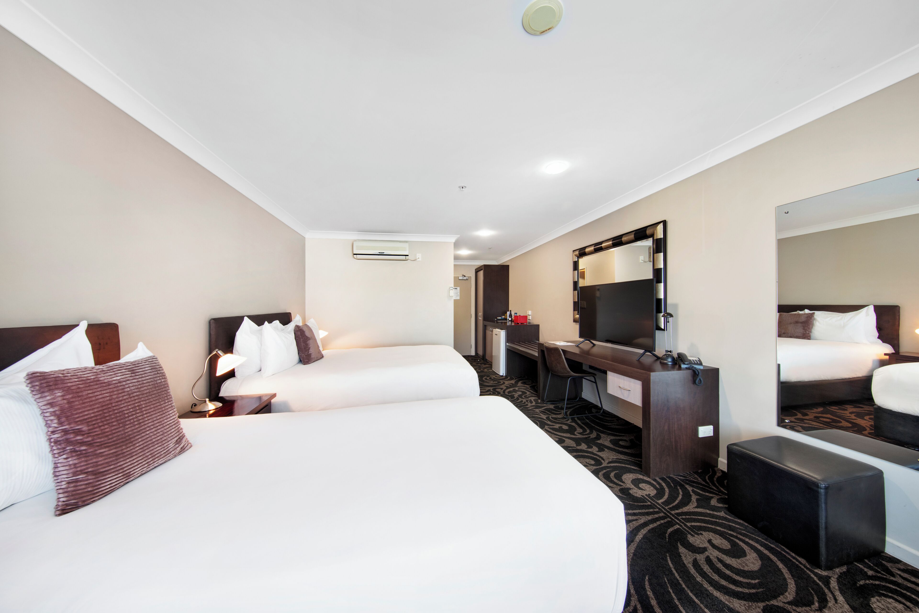 高級客房 (1 King 1 Single) | 書桌、筆電工作空間、遮光布/窗簾、熨斗/熨衣板