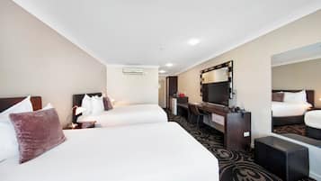 高級客房 (1 King 1 Single) | 書桌、筆電工作空間、遮光布/窗簾、熨斗/熨衣板