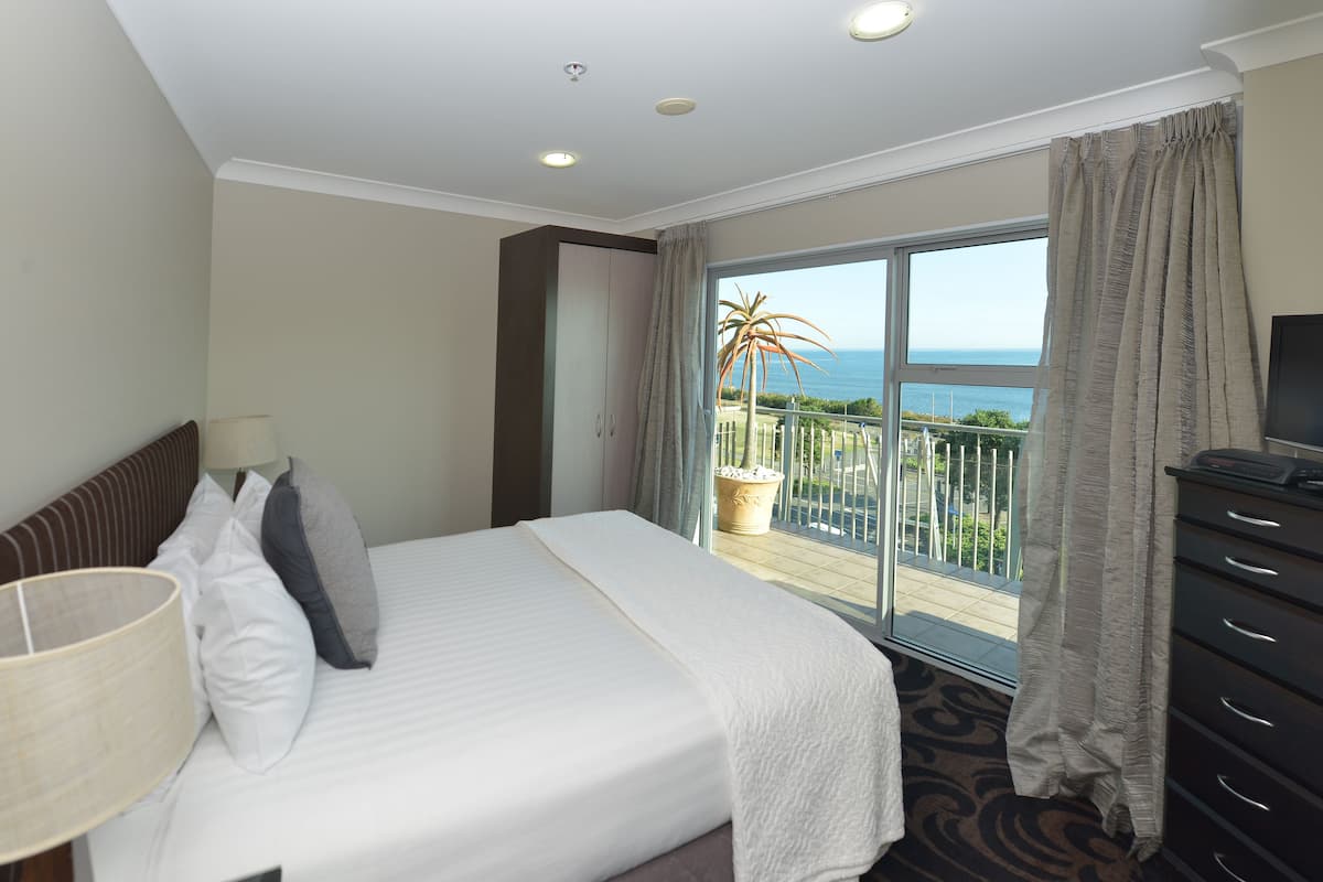 Loftsleilighet (Suite) | Skrivebord, skrivebord for bærbar PC og blendingsgardiner