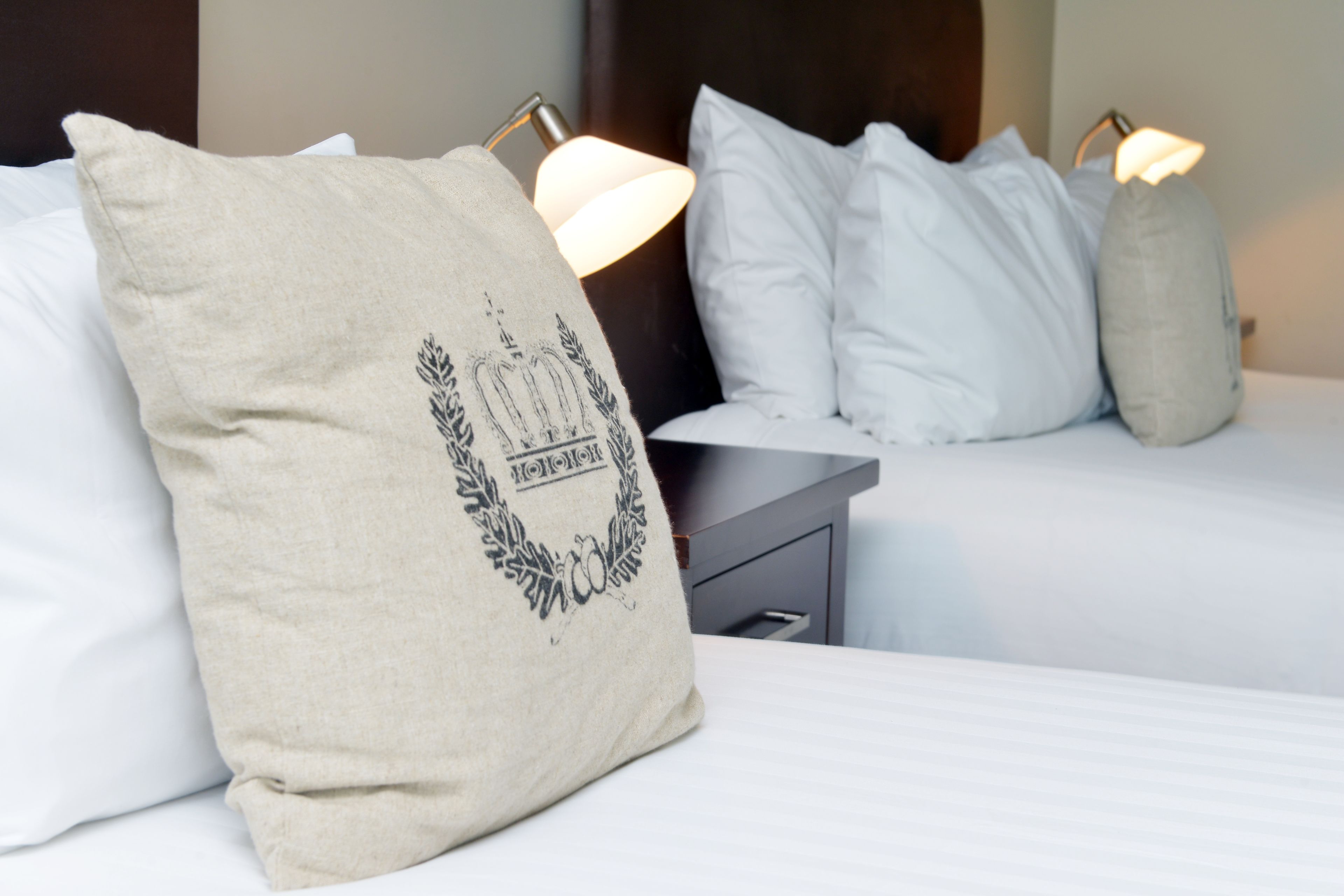 Skrivebord, skrivebord for bærbar PC og blendingsgardiner