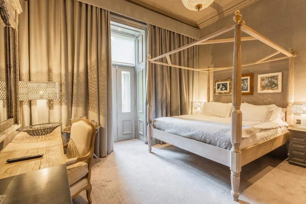 Hypo-allergenic bedding, in-room safe, desk, laptop workspace