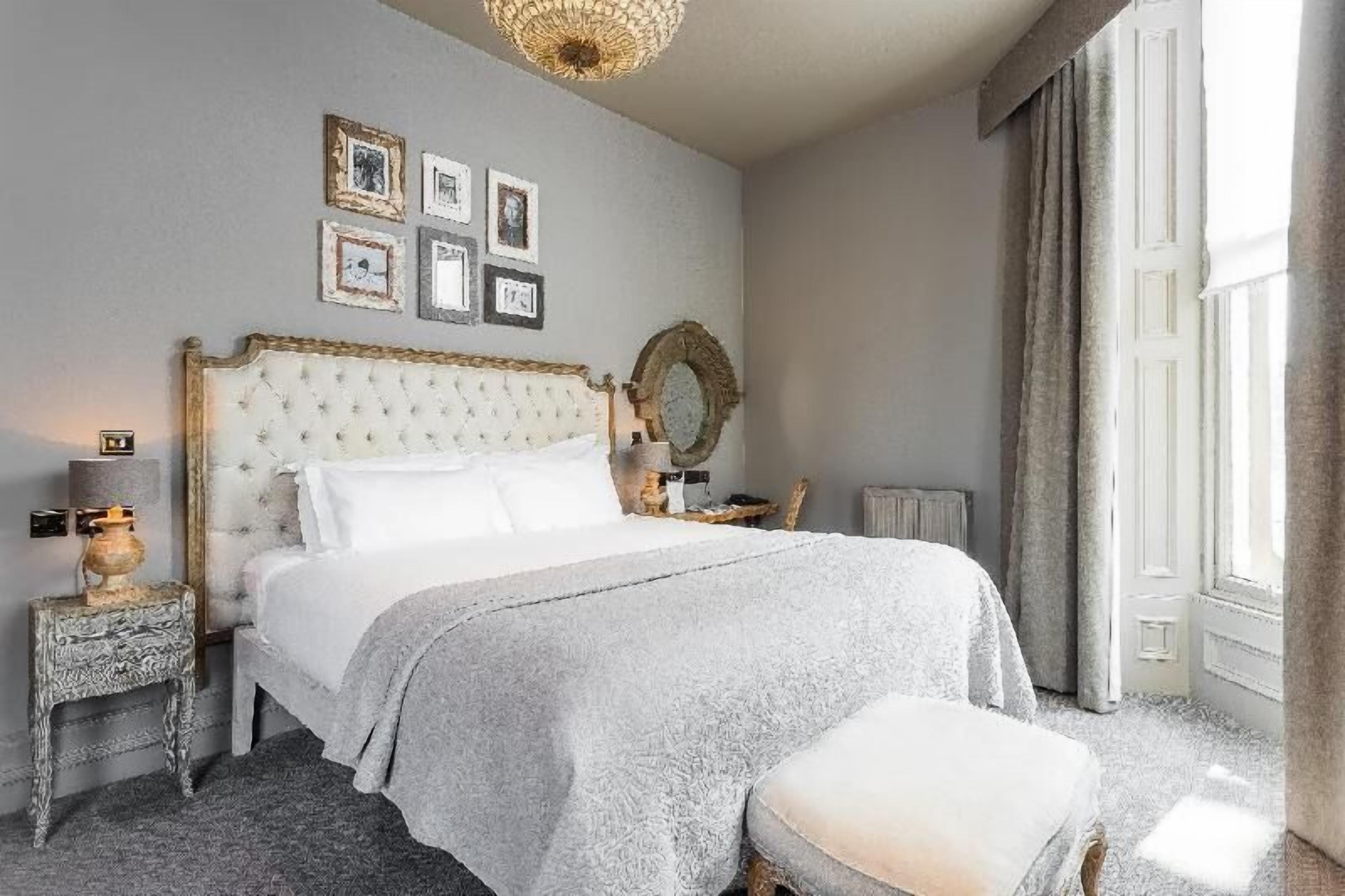 Hypo-allergenic bedding, in-room safe, desk, laptop workspace