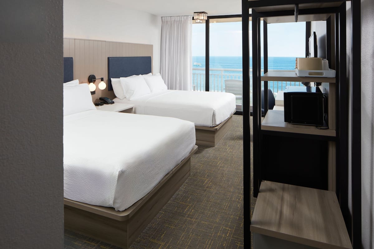 Habitación, 2 camas Queen size, para no fumadores, balcón (Oceanfront) | Ropa de cama de alta calidad y camas con pillow-top