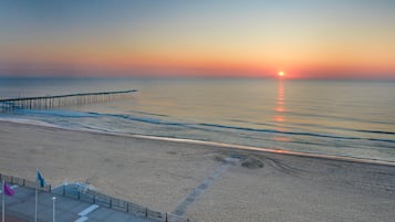 客房, 1 張特大雙人床, 非吸煙房, 陽台 (Oceanfront) | 高級寢具、舒適加層、客房內保險箱、獨特裝潢