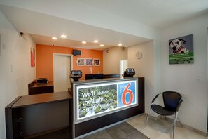 Lobby - Motel 6 Bellingham, WA (Bellingham)