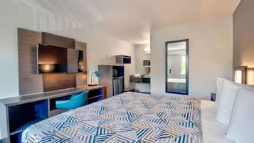 Tabla de planchar con plancha, wifi gratis y ropa de cama