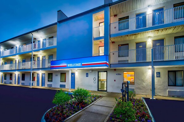 Book Motel 6 Warren, MI - Detroit East in Detroit | Hotels.com