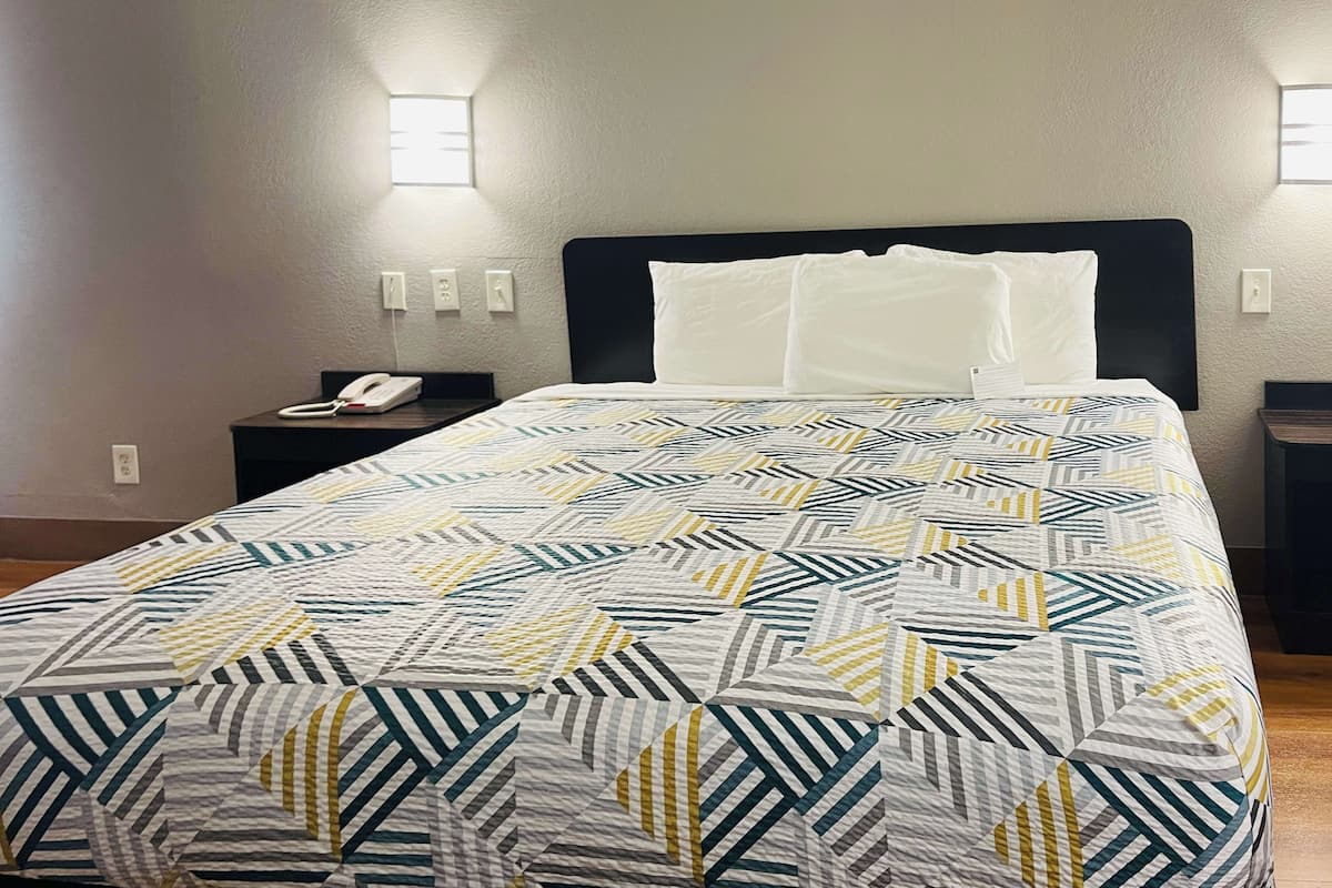 Desk, laptop workspace, free WiFi, bed sheets