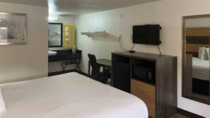 Escritorio, wifi gratis y ropa de cama 