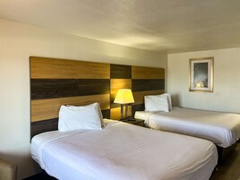 Escritorio, wifi gratis, ropa de cama