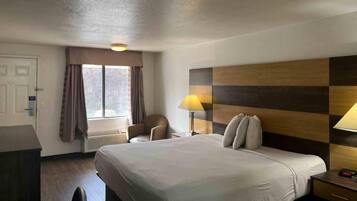 Escritorio, wifi gratis, ropa de cama