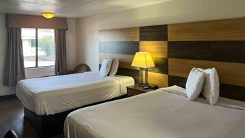 Escritorio, wifi gratis y ropa de cama