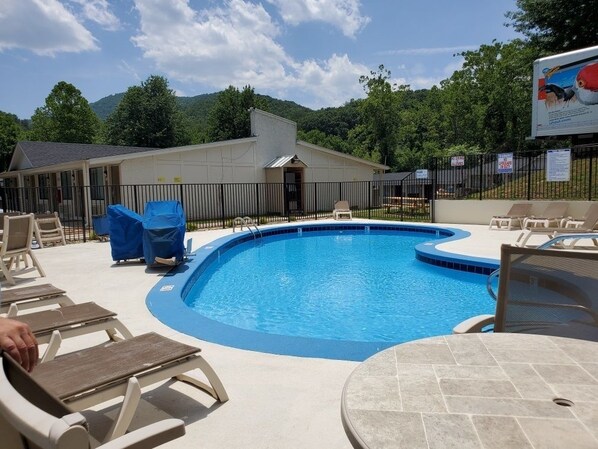 Seasonal outdoor pool, open 10:00 AM to 10:00 PM, sun loungers