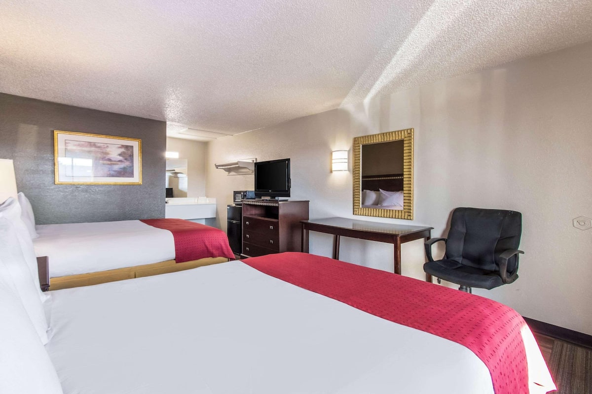 WiFi, bed sheets