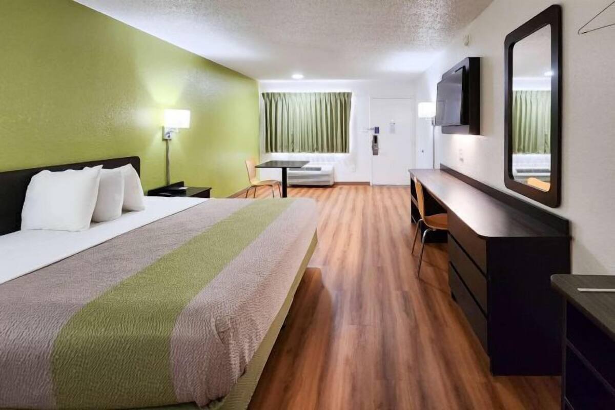 Desk, iron/ironing board (on request), WiFi (free), bed sheets
