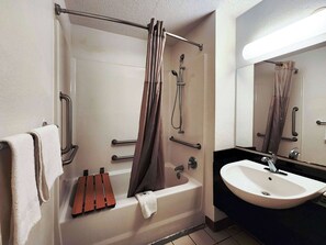 Accessible bathroom - Motel 6 Baytown, TX - Baytown East (Baytown)