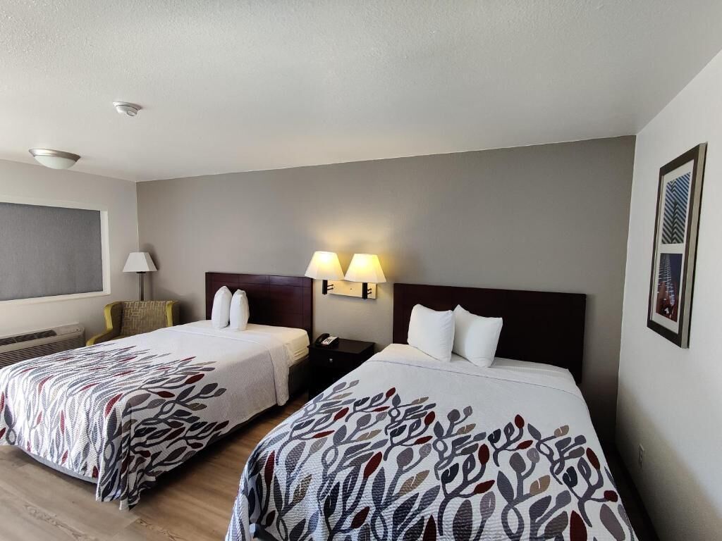 Hochwertige Bettwaren, Betten mit Memory-Foam-Matratzen, Schreibtisch