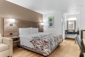 Premium bedding, memory foam beds, desk, blackout drapes - Red Roof Inn Houston – Jersey Village (Houston)
