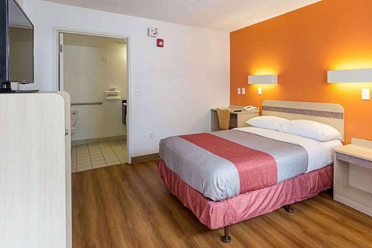 1 habitación, sistema de insonorización, wifi gratis y ropa de cama