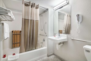 Combined shower/bathtub, hair dryer, towels
