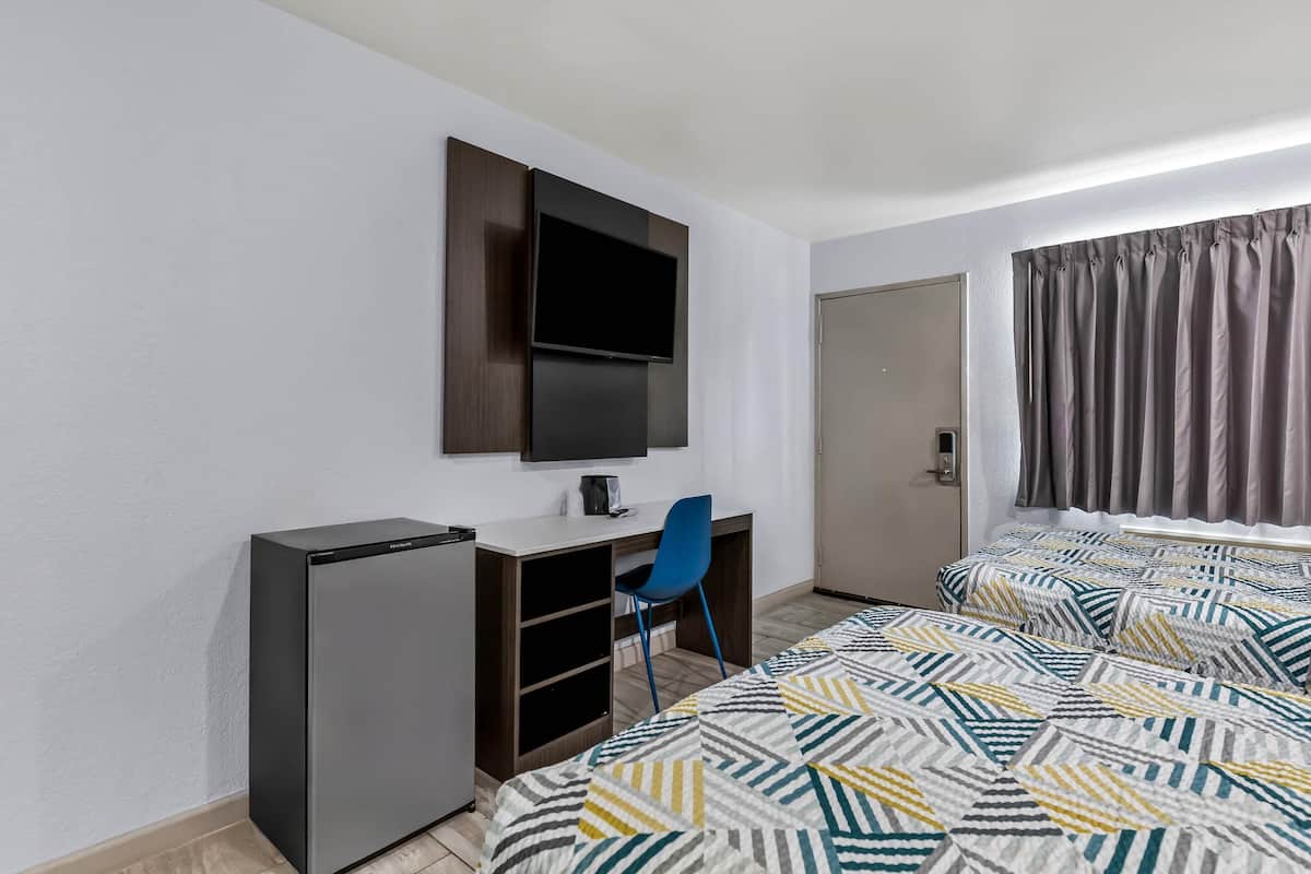 Standard Room, 2 Double Beds, Non Smoking | Free WiFi, bed sheets