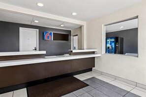 Lobby - Motel 6 Murfreesboro, TN (Murfreesboro)