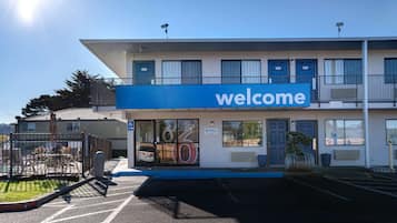 شرفة على السطح