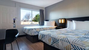 Habitación estándar, 2 camas matrimoniales, para no fumadores, refrigerador y microondas | Wifi gratis y ropa de cama