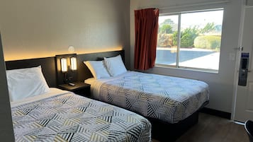 Habitación estándar, 2 camas matrimoniales, para no fumadores | Wifi gratis y ropa de cama