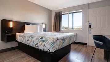 Quarto standard, 1 cama Queen, para não fumantes | Wi-Fi de cortesia, roupa de cama