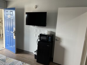 Free WiFi, bed sheets - Motel 6 Arcata, CA - Cal Poly Humboldt (Arcata)