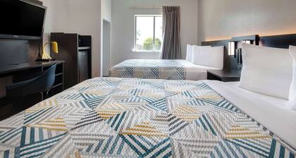 Motel 6 San Antonio, TX - South