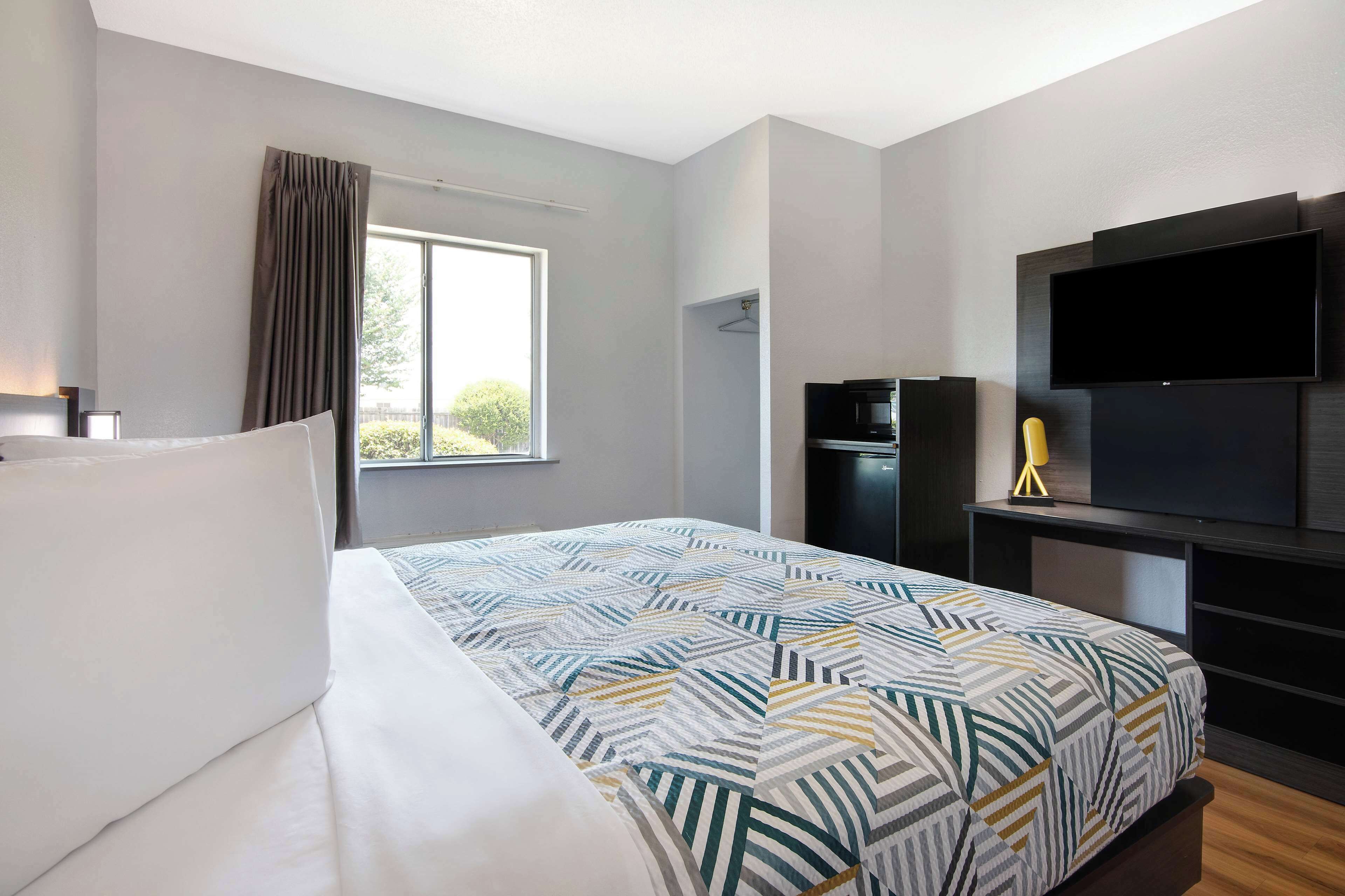 Desk, laptop workspace, free WiFi, bed sheets