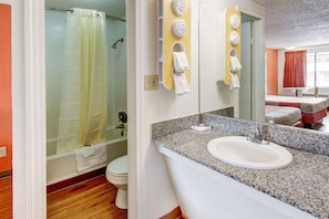 Combined shower/bathtub, towels, soap - Motel 6 Union City, GA - Atlanta Airport (Union City)