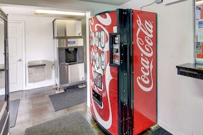 Vending machine - Motel 6 Union City, GA - Atlanta Airport (Union City)