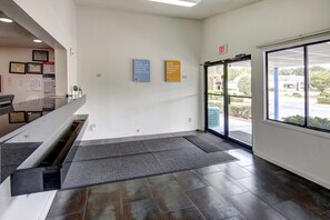 Lobby - Motel 6 Union City, GA - Atlanta Airport (Union City)