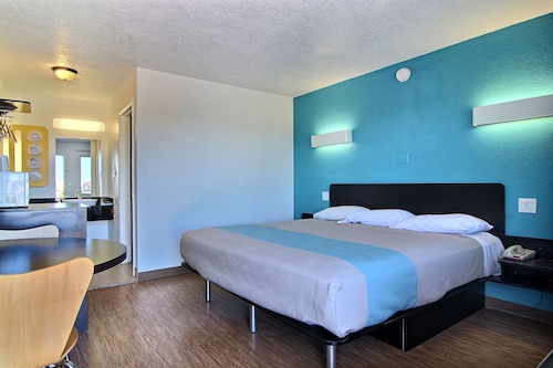 Motel 6 Carlsbad, NM