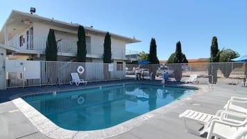 Außenpool (je nach Saison geöffnet)