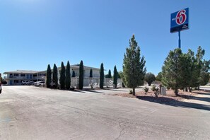 Front of property - Motel 6 Carlsbad, NM (Carlsbad)