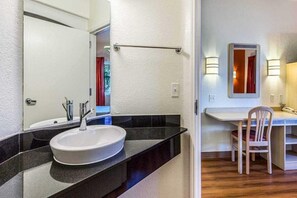 Bathroom - Motel 6 Beatty, NV - Death Valley (Beatty)