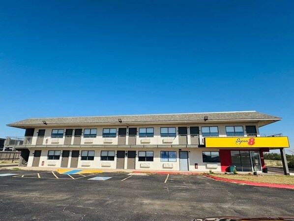 Terrace/patio - Super 8 by Wyndham Big Spring (Big Spring)