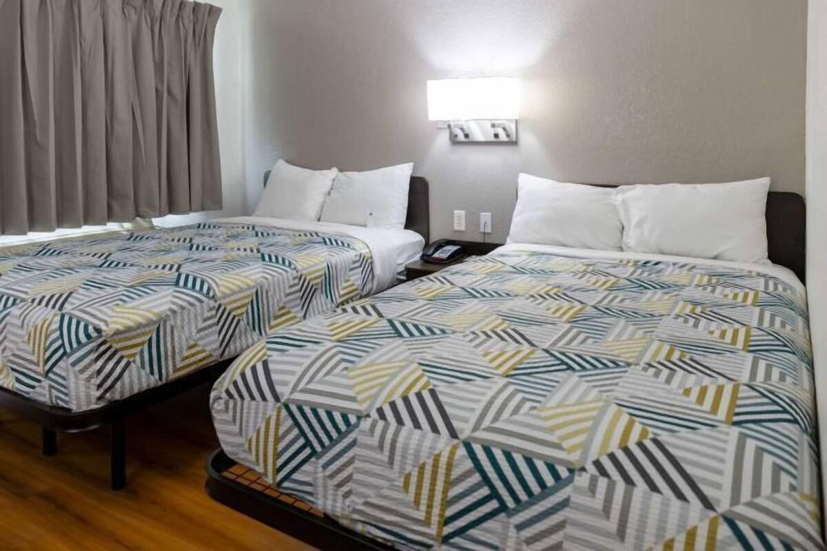 WiFi (free), bed sheets